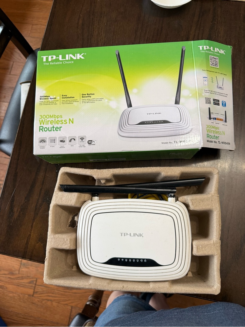 TP-Link White Wireless N Router with Black Antennas